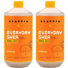 Alaffia Everyday Shea Bubble Bath, bouteille et versement, offre une hydratation douce au bain.