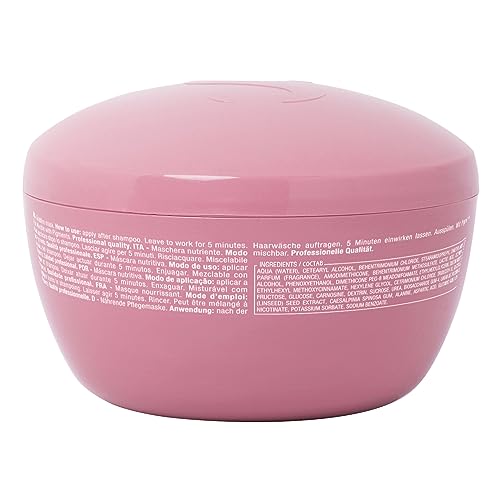 Textura cremosa de la mascarilla Alfaparf Milano suaviza el cabello.