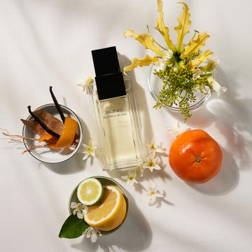 Aplicación de Sung: pulverización suave para un aroma duradero.