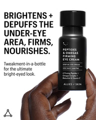 Aplicación suave de Allies of Skin para el contorno de ojos