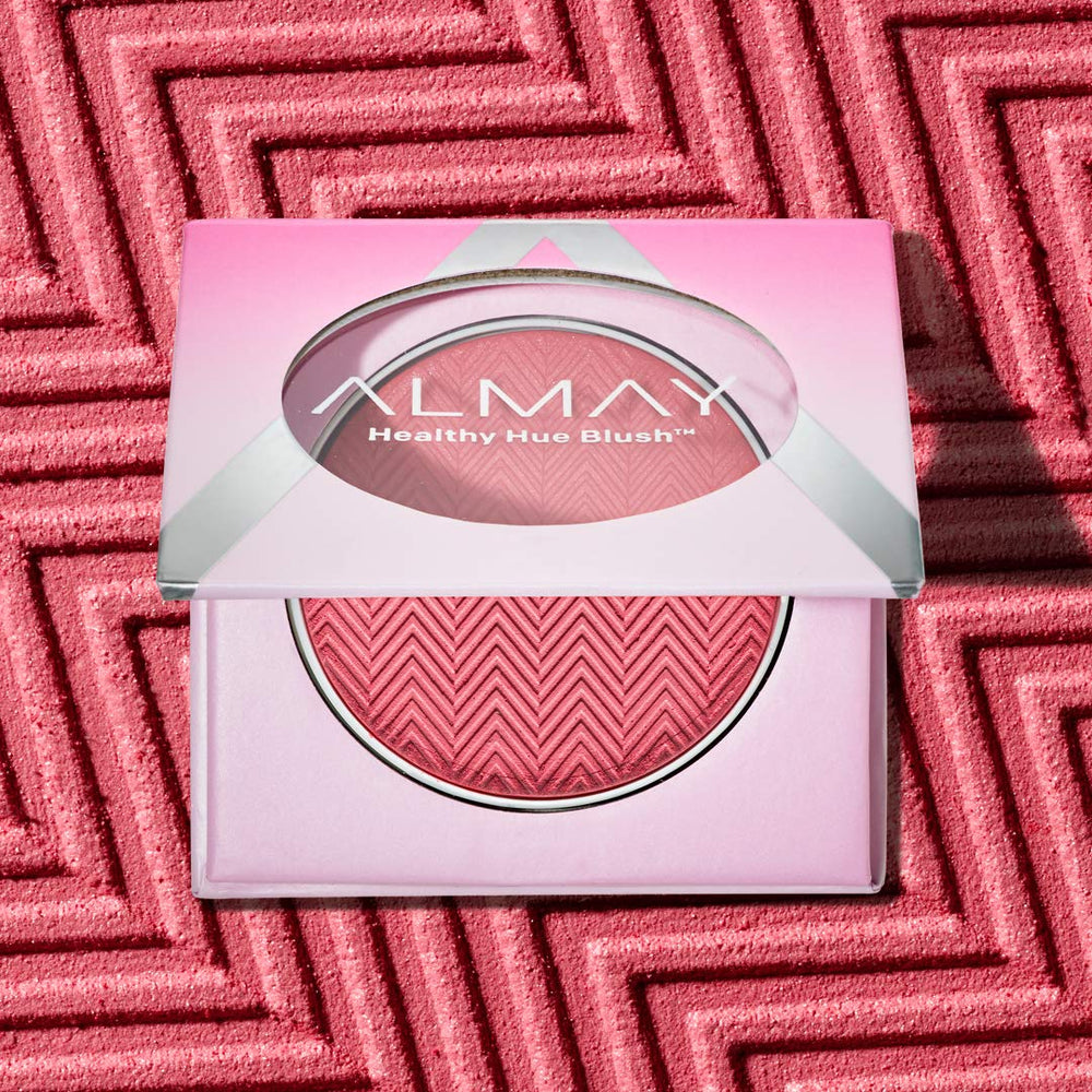 Aplicación suave de Almay Blush para un rubor natural.