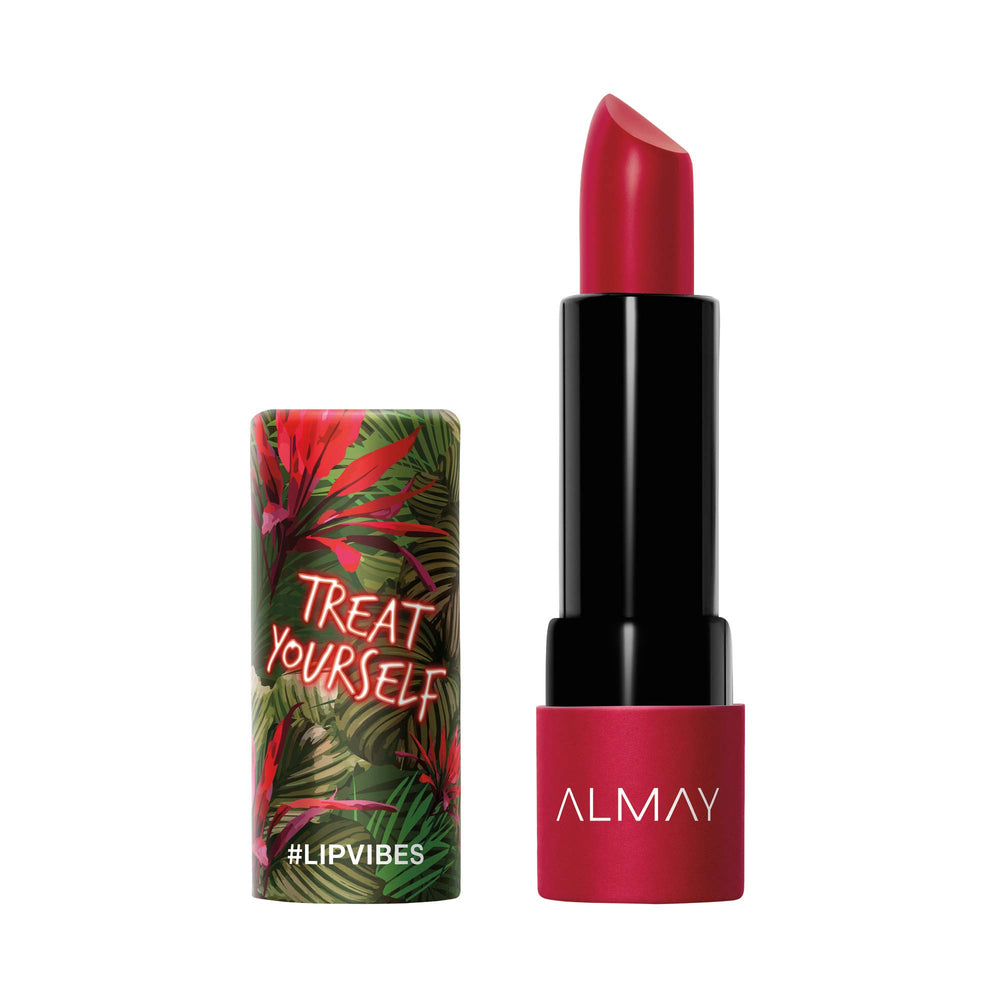 Almay Lip Vibes topper añade brillo sutil para realzar looks.