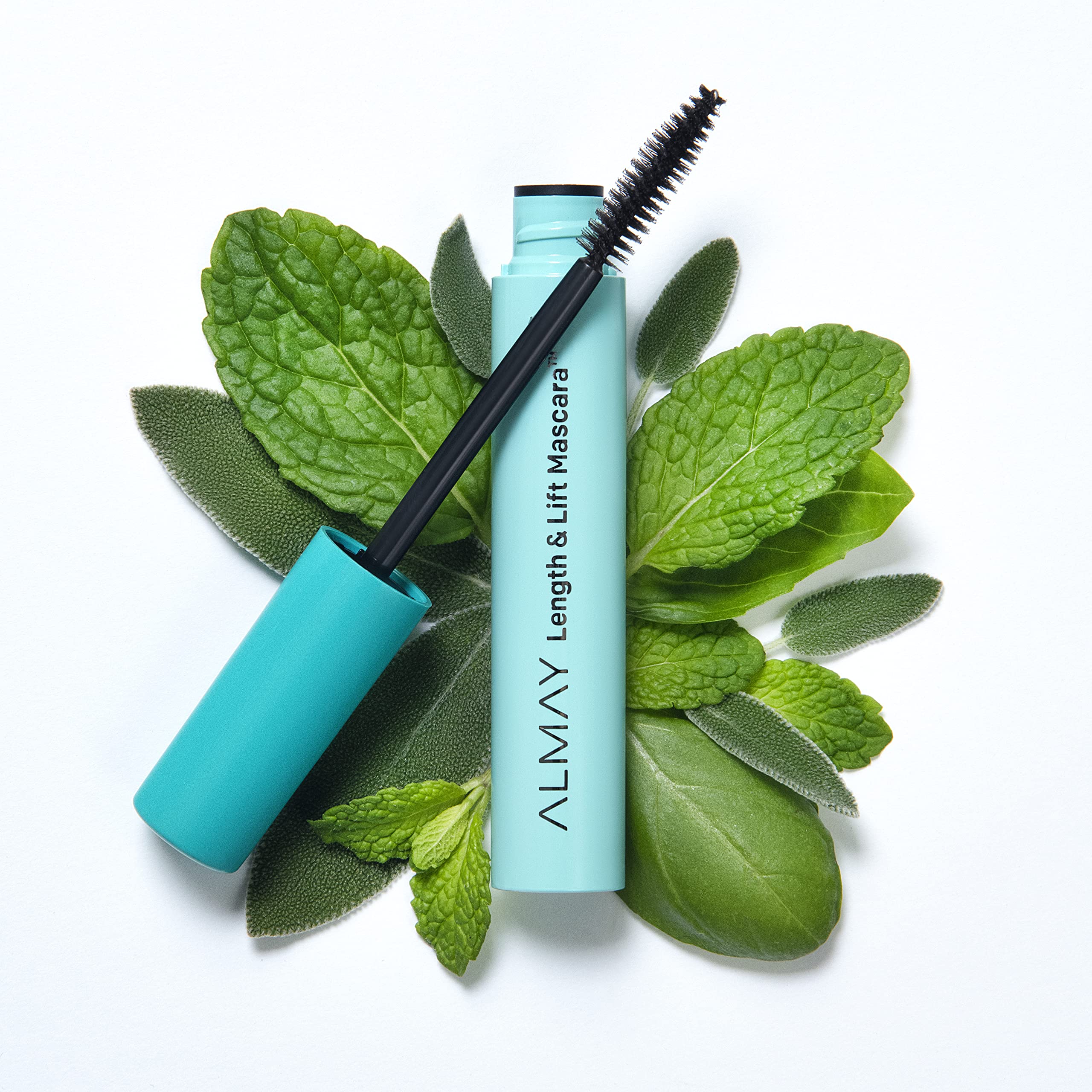 Almay Mascara con fórmula acondicionante para pestañas saludables.