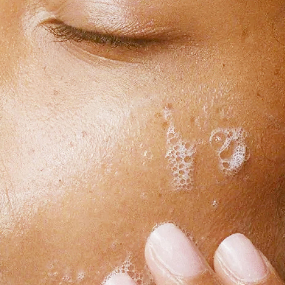 Alpha Skin Care piel más fresca tras la limpieza y poros más afinados.