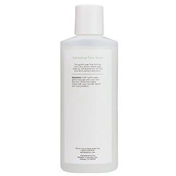 Alpha Skin Care textura gel fresca para uso diario y limpieza suave.