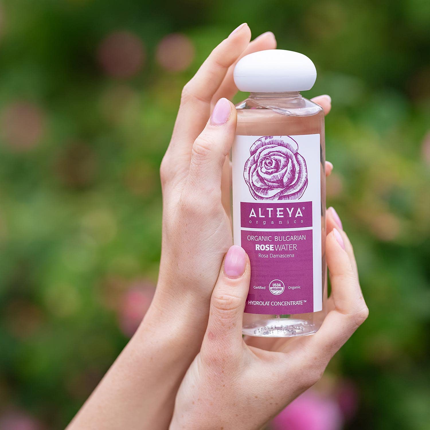 Envase sin BPA de Alteya Organics: seguro para piel sensible.