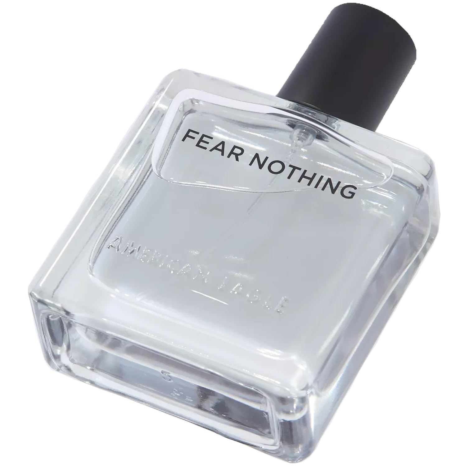 Aplicación diaria de American Eagle Fear Nothing para realzar la presencia personal.