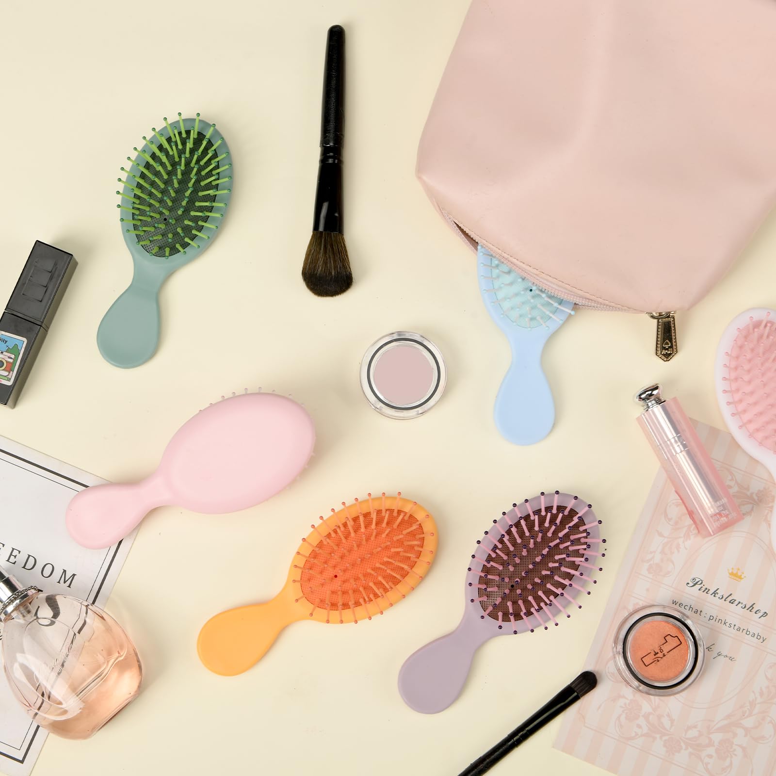 ANABIUP cepillo mini con dimensiones compactas para bolsos.