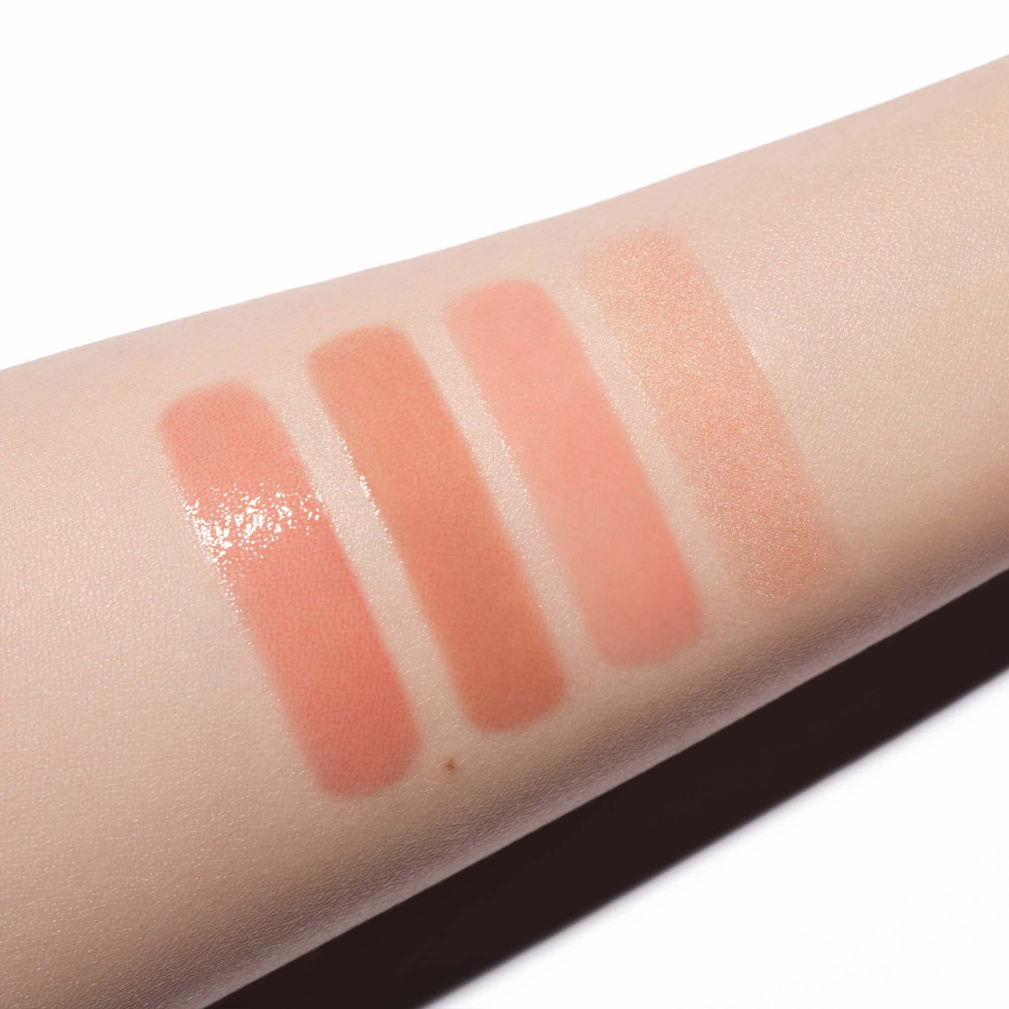 Anastasia Beverly Hills brillo-labios-textura hidratante para labios más suaves.