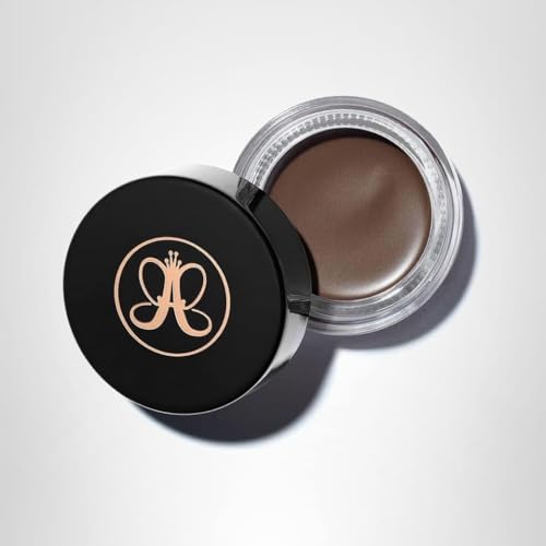 Anastasia Beverly Hills DIPBROW Pomade, complemento ideal para cejas definidas en minutos.