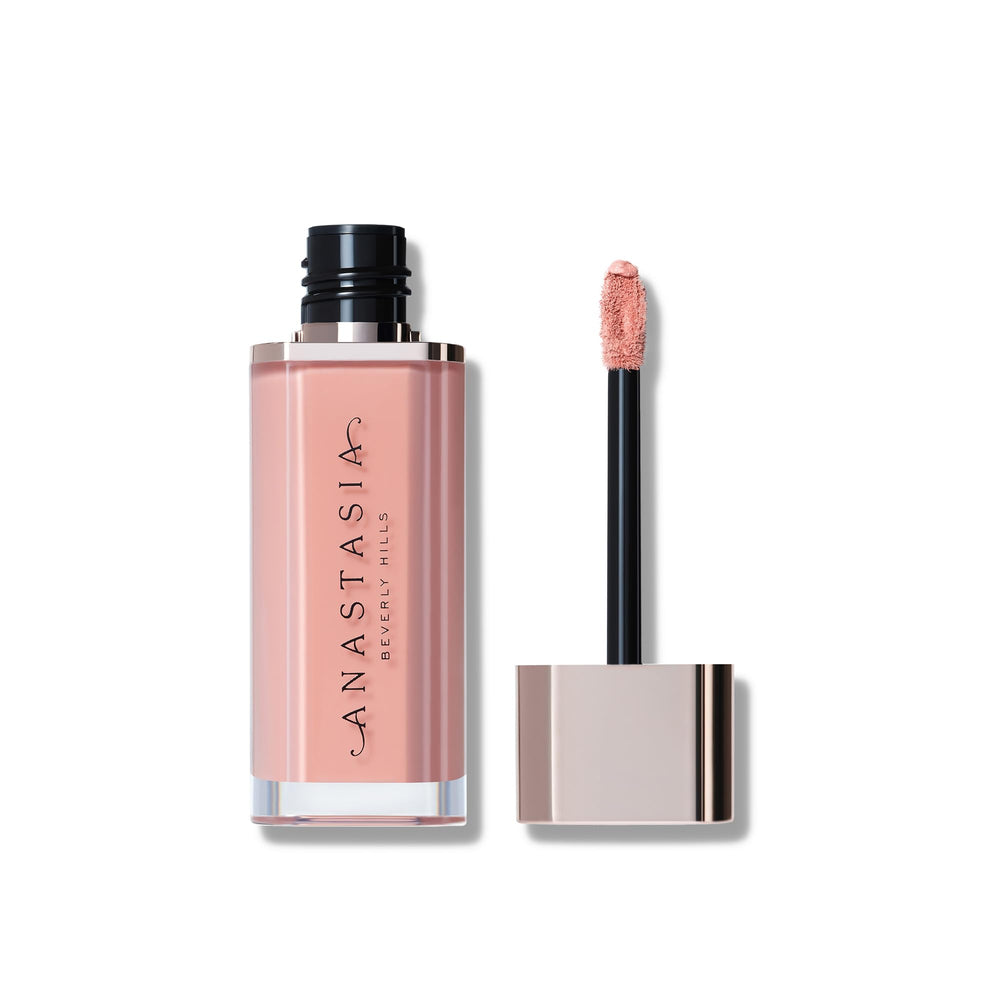 Anastasia Beverly Hills Lip Velvet Kiss, acabado mate intenso, ideal para looks de noche.