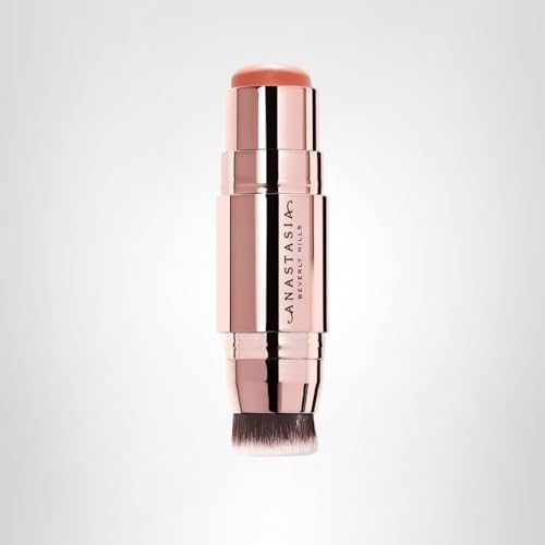 Teinte Peachy Keen offre une subtile lueur durable sur les pommettes.