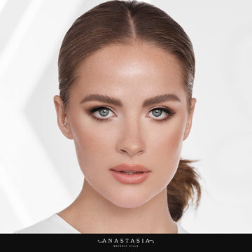 Anastasia Beverly Hills Granite, estuche compacto para retoques en cualquier lugar.