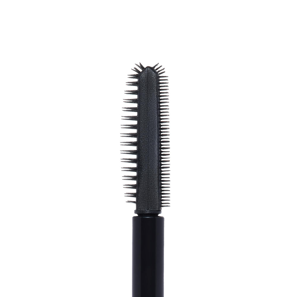Textura del Brow Freeze Gel sin residuo visible para acabado natural.