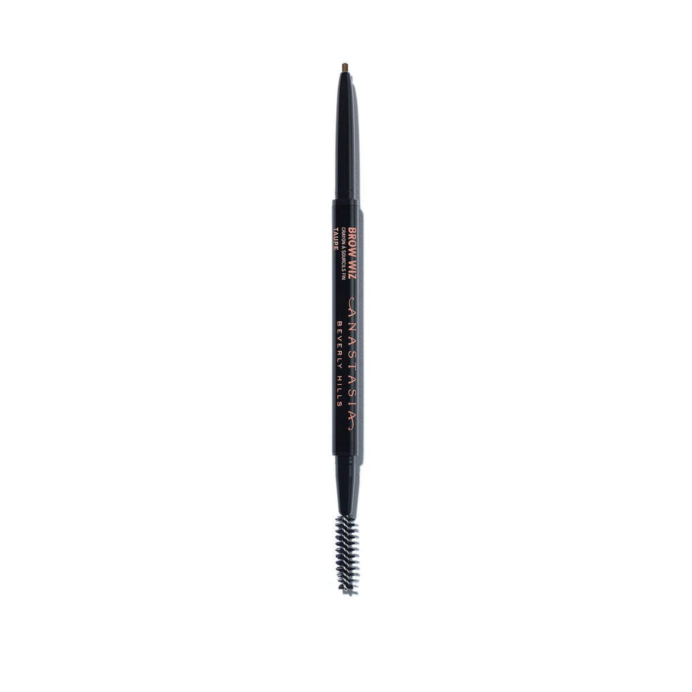 Perfilador Anastasia Brow Wiz Taupe, delineado natural y preciso.