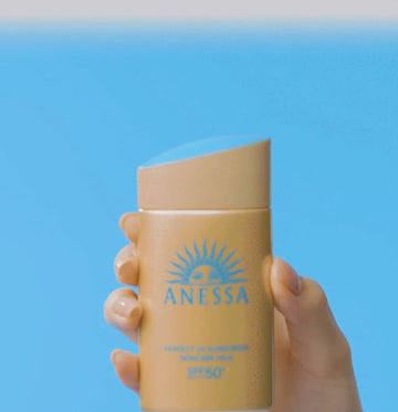 ANESSA Leche Solar ingredientes hidratantes para piel suave.