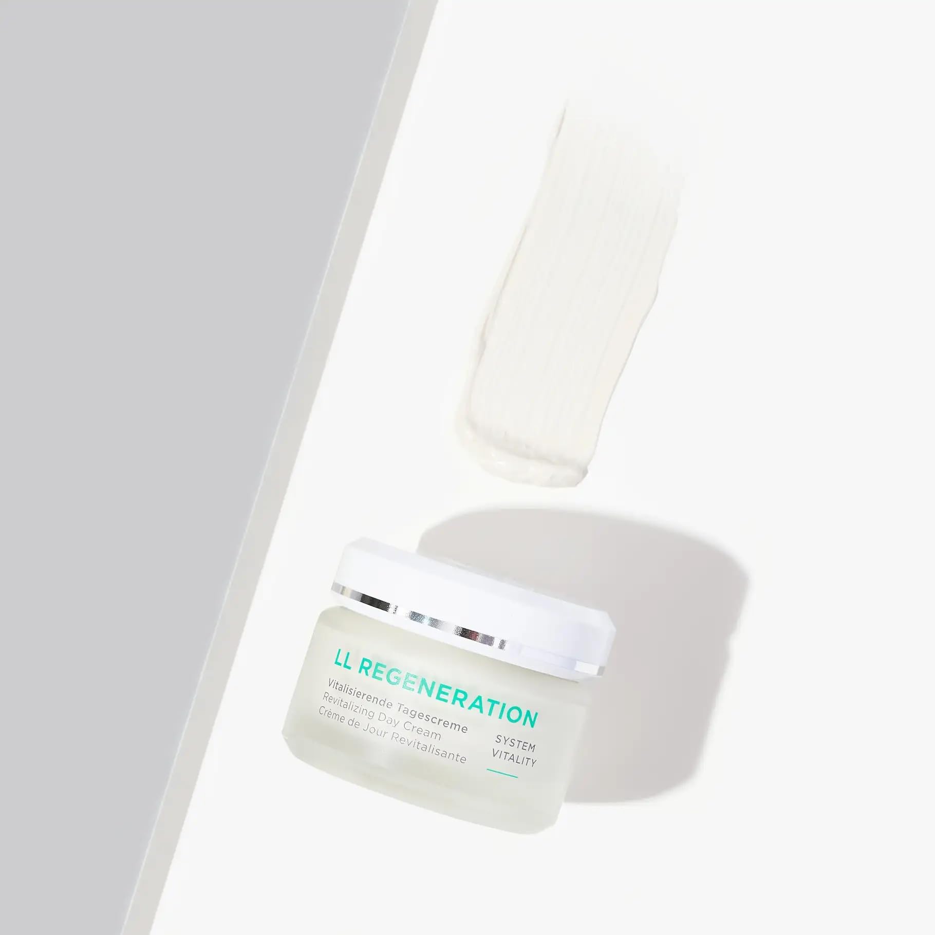 ANNEMARIE BÖRLIND LL REGENERATION envase de 50 ml para uso diario.