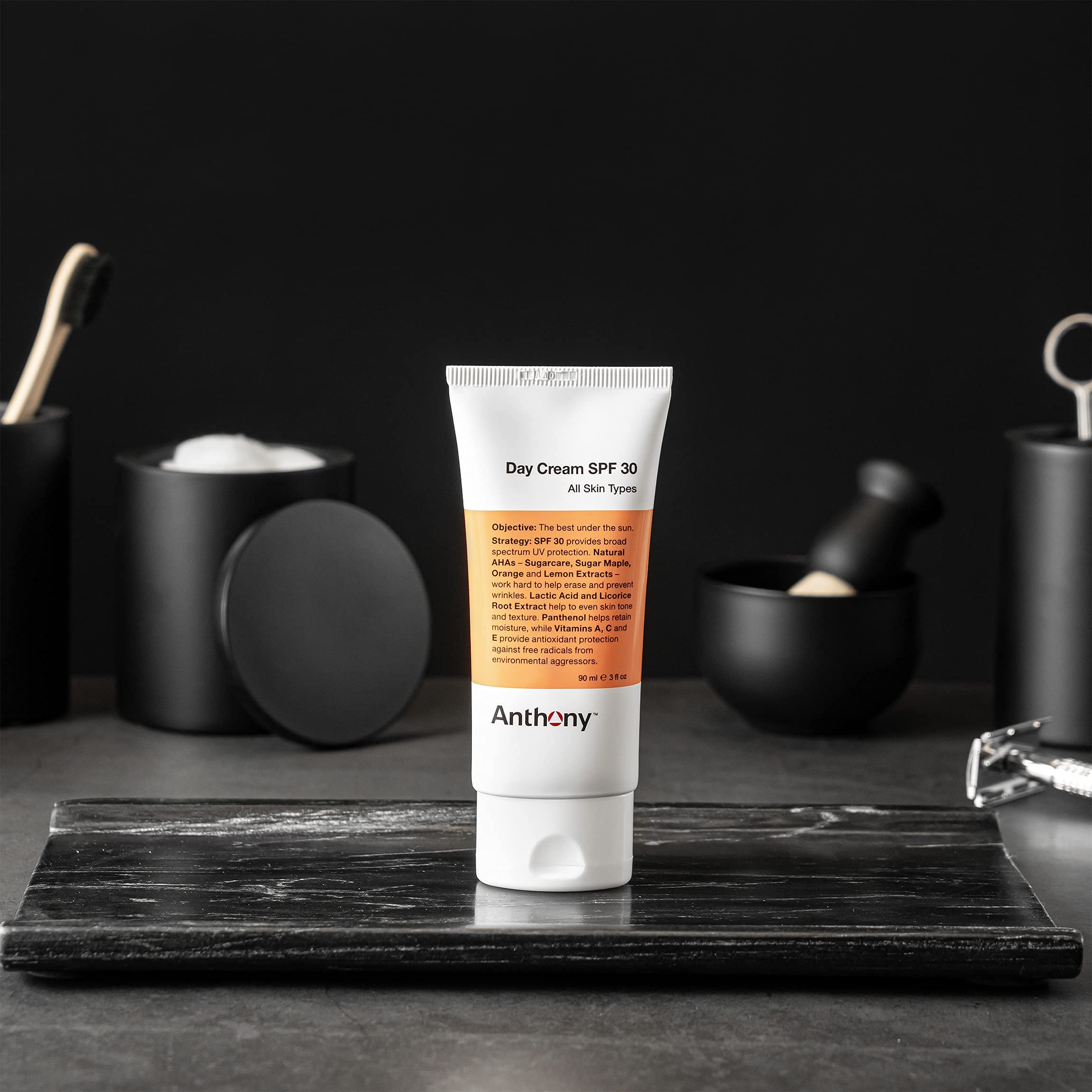 Anthony Crème Jour SPF30 — protection solaire intégrée pour la routine journalière.