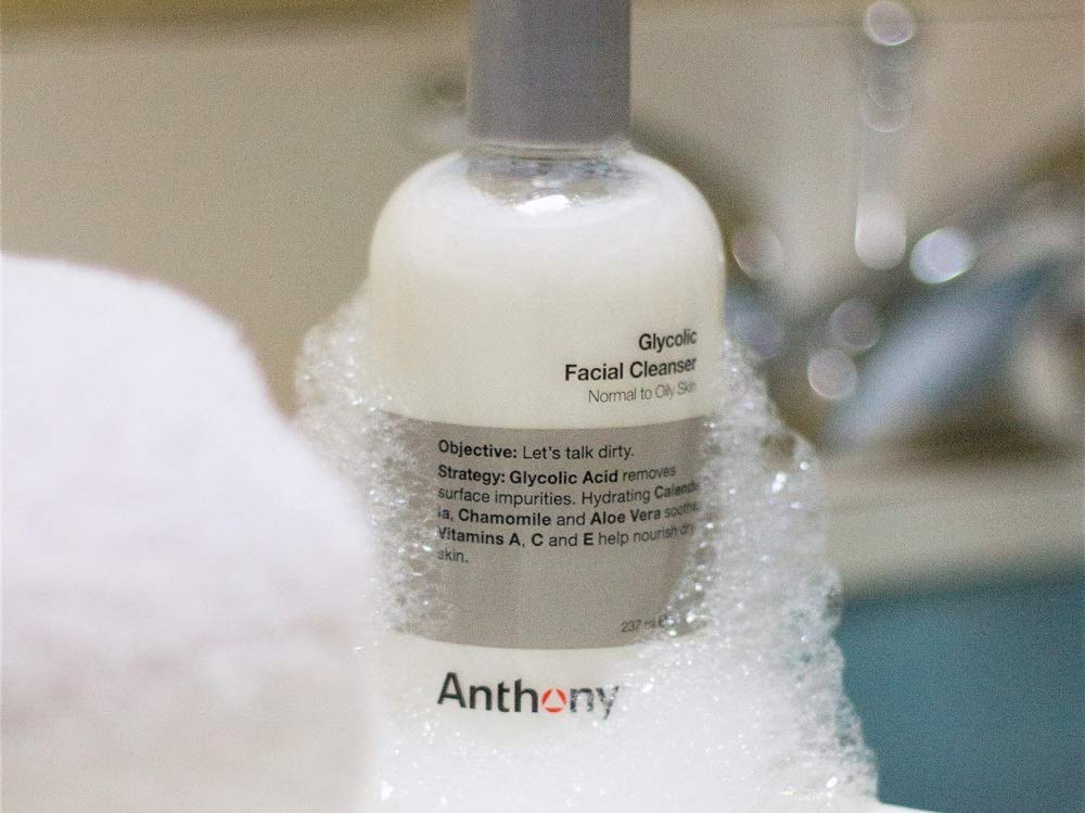 Anthony Glycolic Facial Cleanser: formule douce sans parabènes pour peaux sensibles.