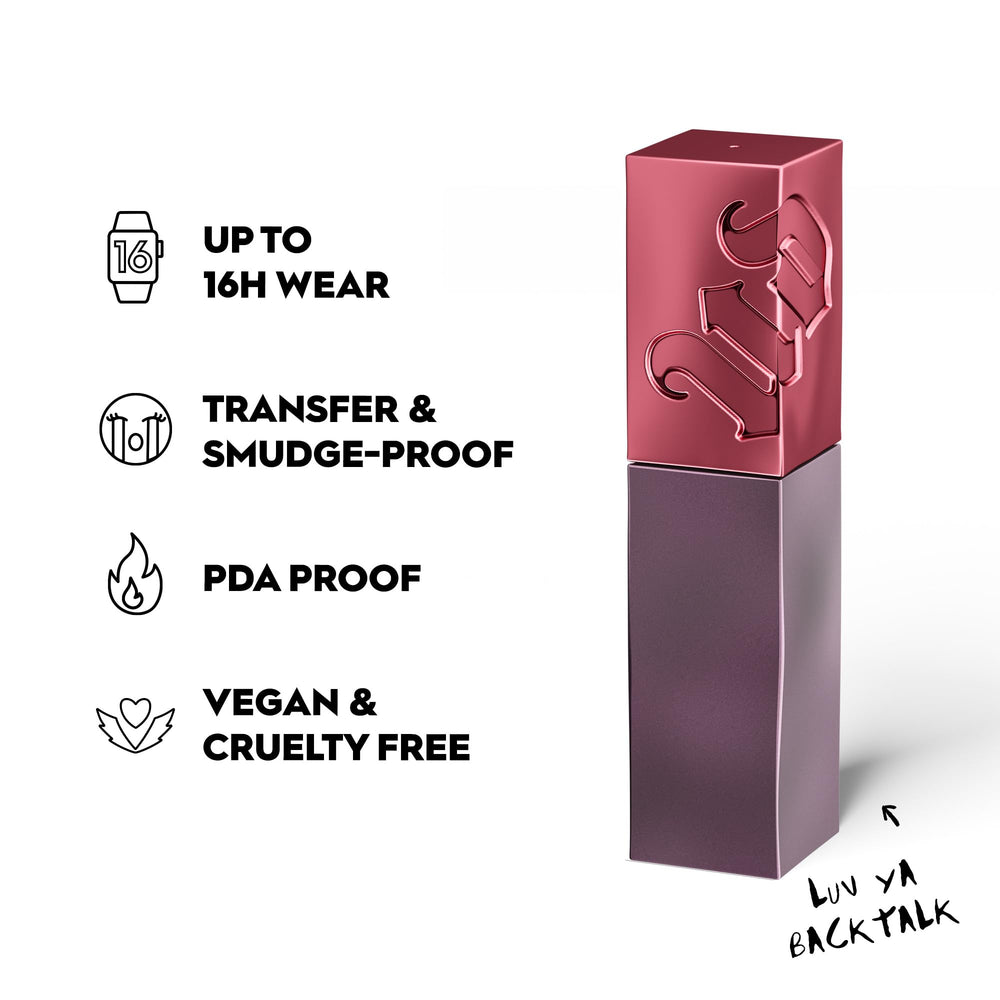 Aplicación de Urban Decay Vice Lip Bond en labios, color uniforme