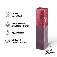 Aplicación de Urban Decay Vice Lip Bond en labios, color uniforme