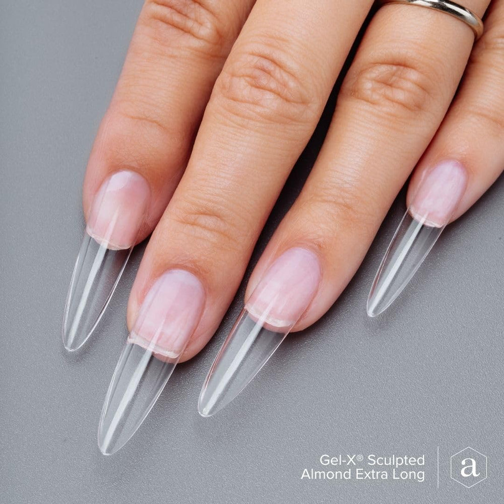 APRÉS Gel-X Amande — tenue possible de plusieurs semaines sous conditions normales.