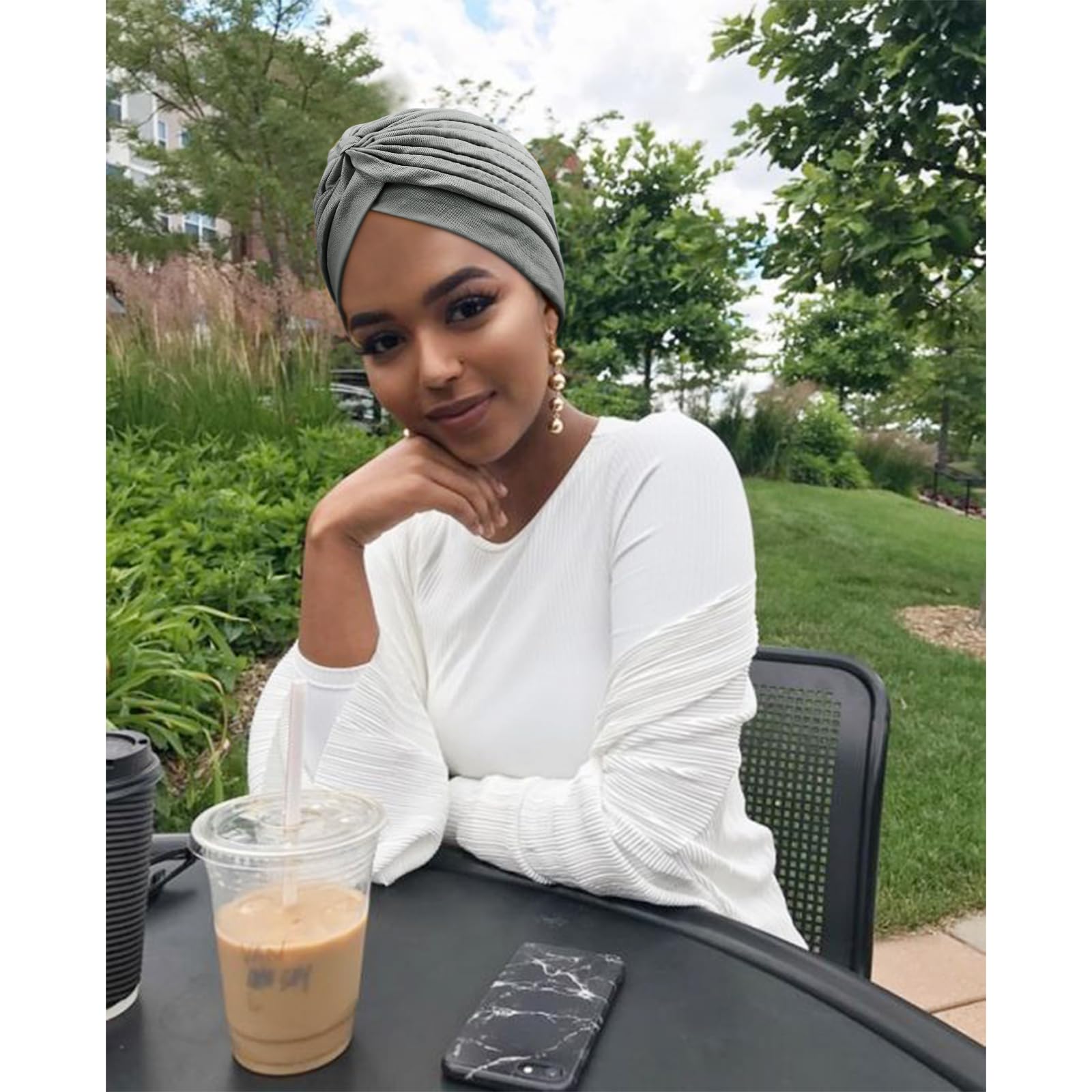 AQOKKA turbante como regalo perfecto para mujeres con estilo cómodo.