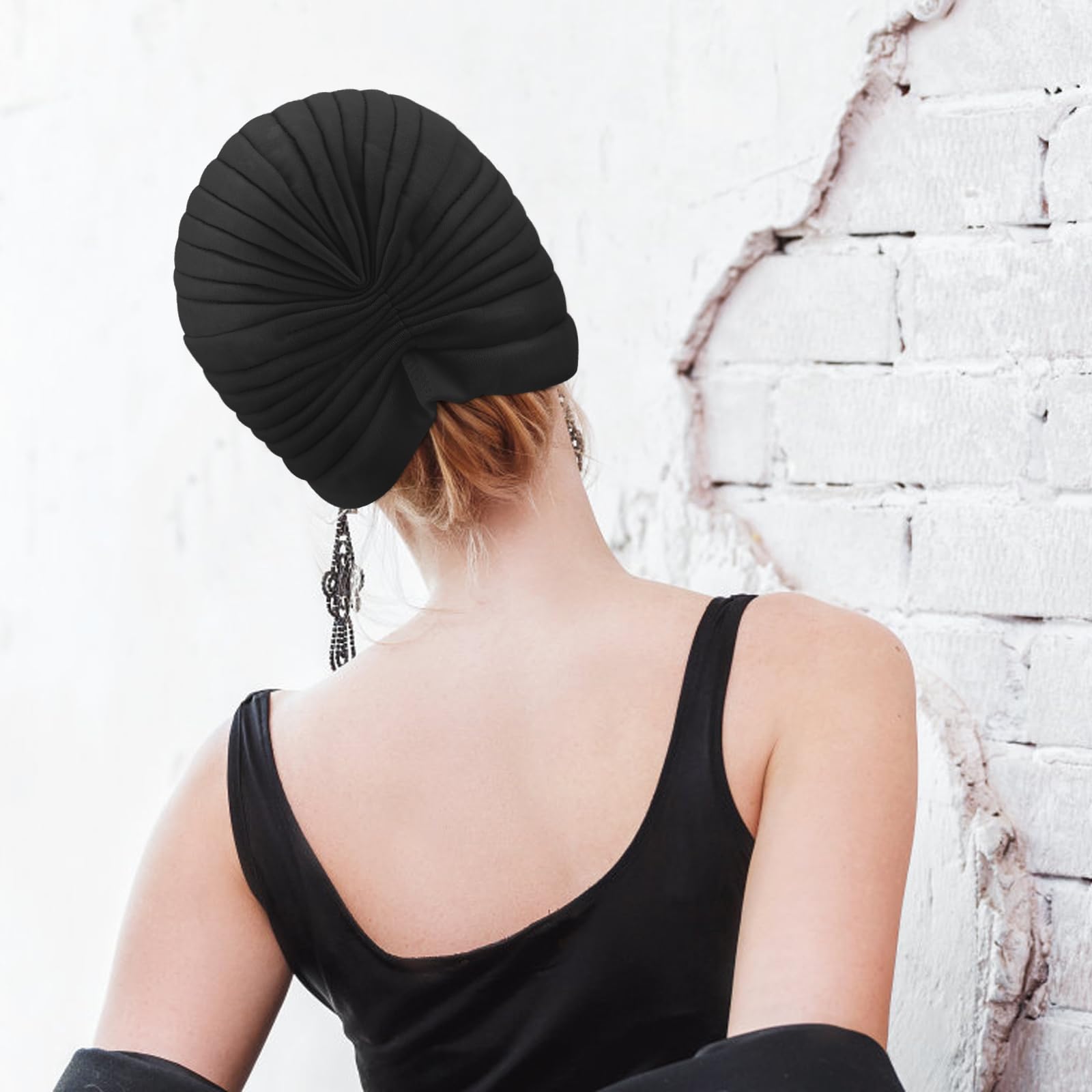 AQOKKA turbante talla 52-60 cm con altura de 18 cm.