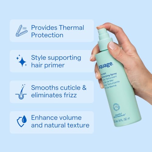 Aplicación del aerosol texturizante de sal marina Aquage en cabello para textura con cuerpo.