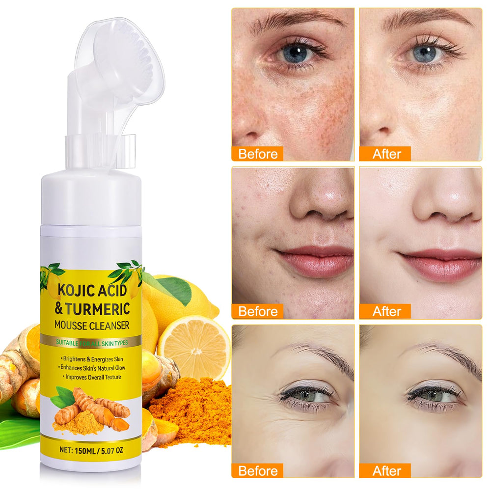 Aplicación manual de A r b c r n Turmeric Cleansing Mousse con movimientos circulares