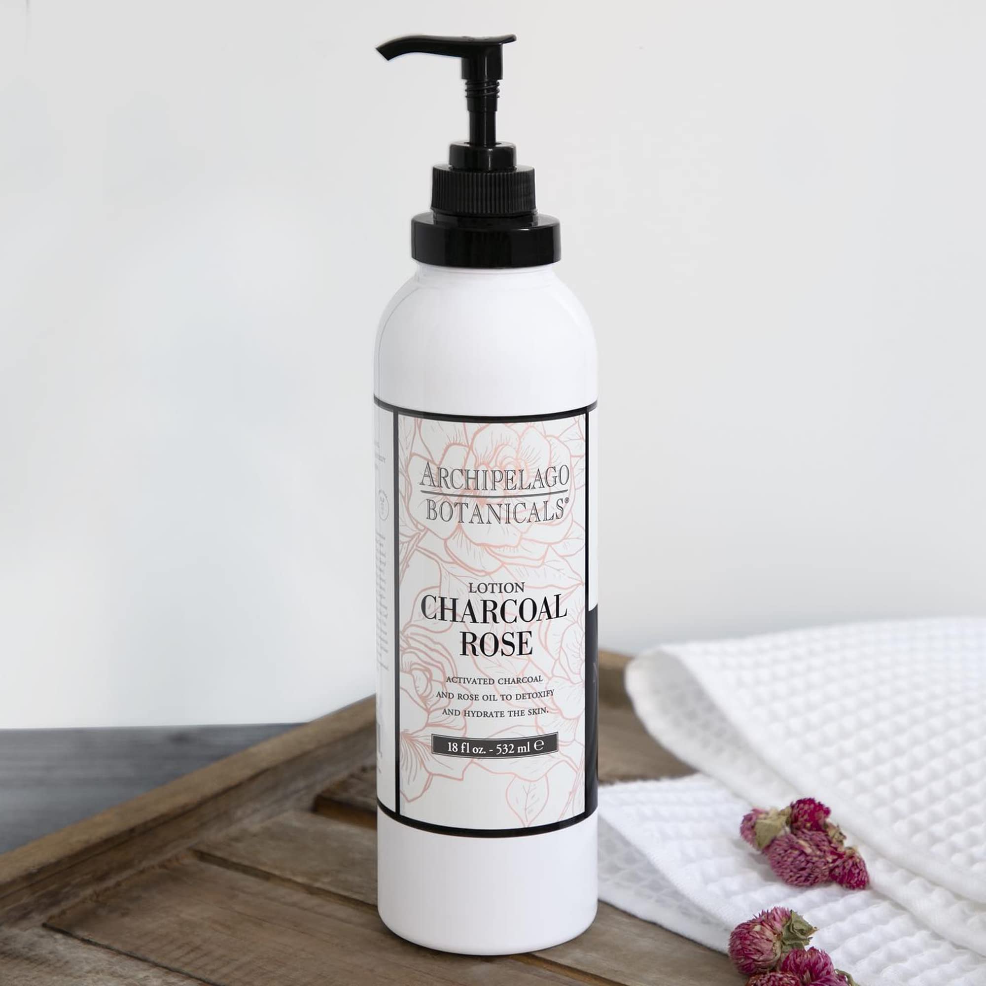 Fragancia rosa de Archipelago Botanicals Charcoal Rose, uso diario recomendado.