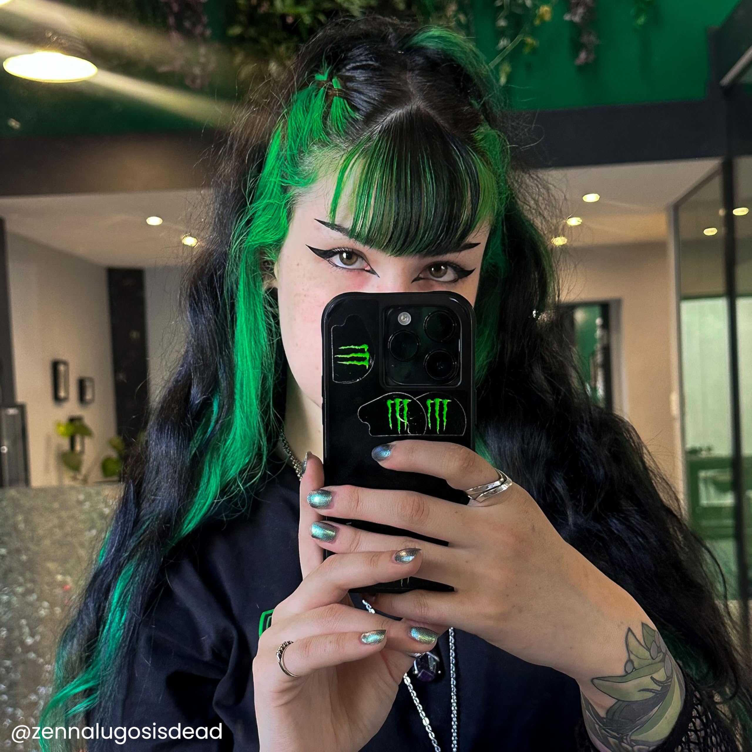 ARCTIC FOX Phantom Green, resultado verde profundo en pelo claro