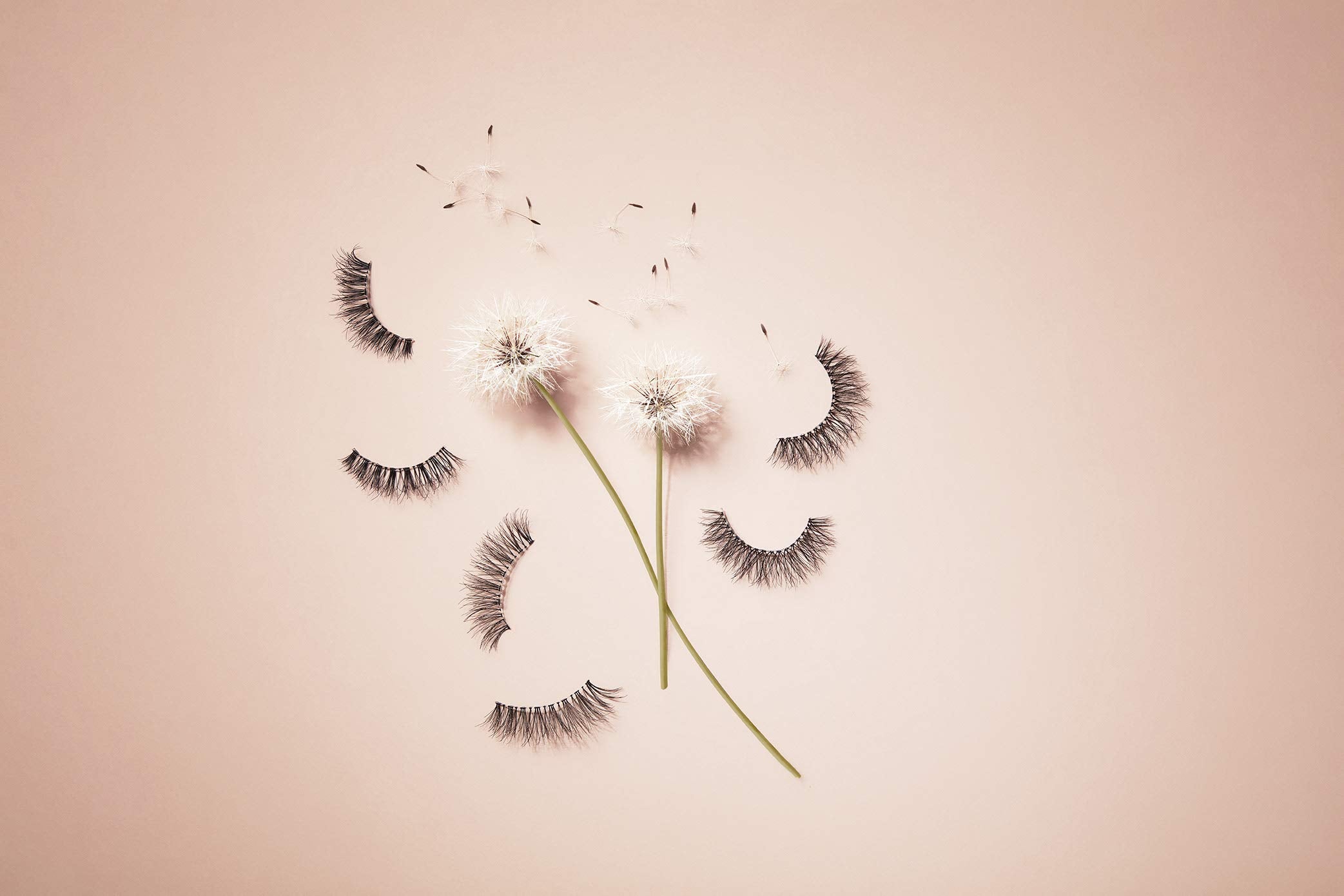 Ardell Naked Lashes 421: banda suave y transparente para ajuste cómodo.