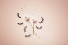 Ardell Naked Lashes 421: banda suave y transparente para ajuste cómodo.