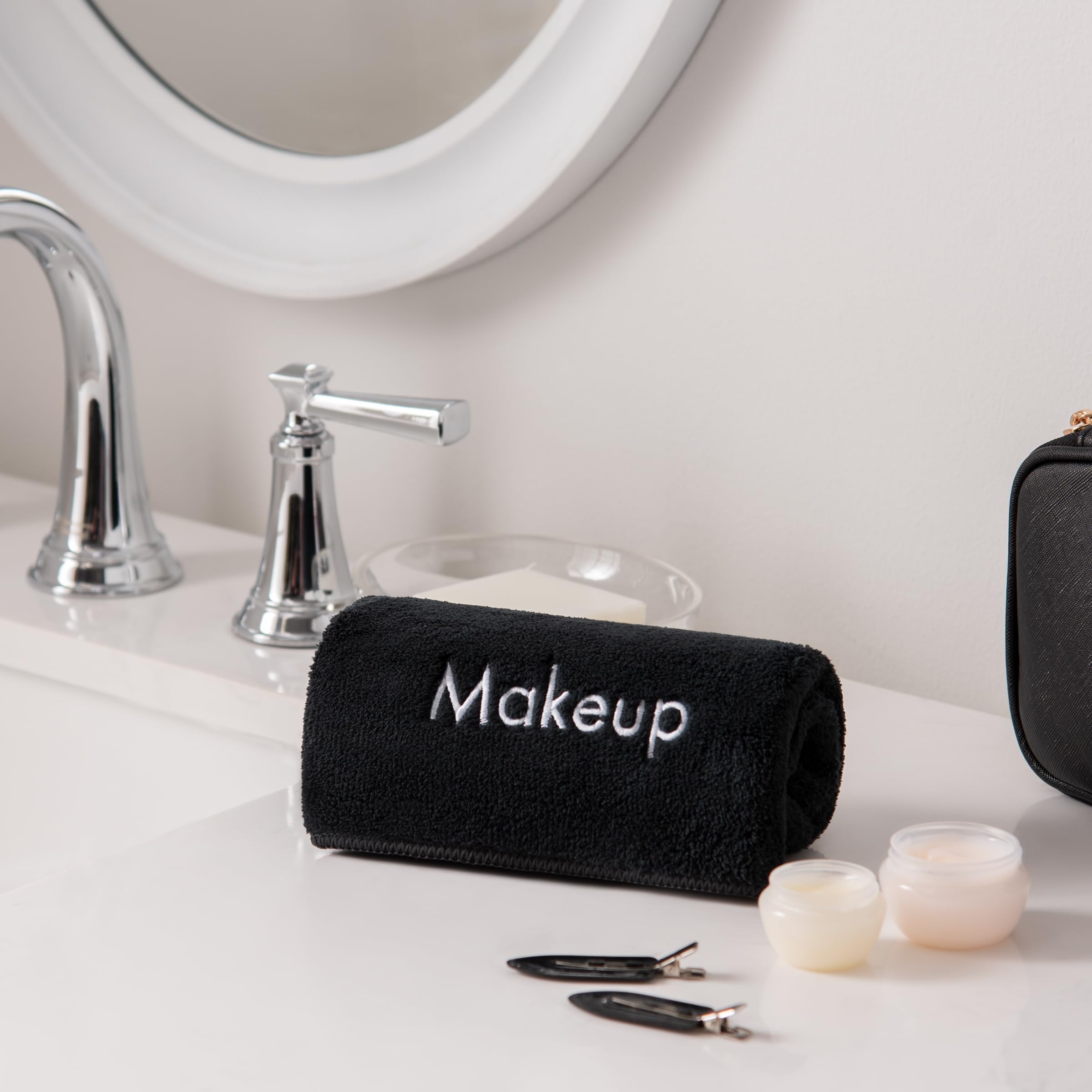 Bordado Maquillaje en toalla Arkwright, diseño distintivo para cuidado facial.