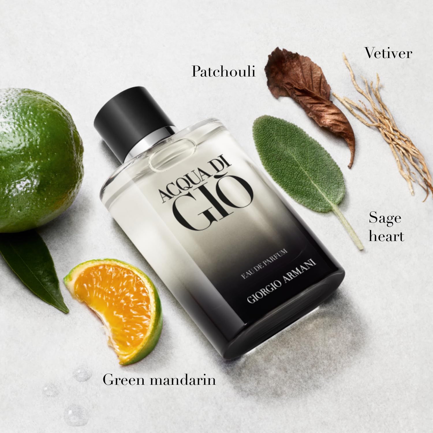 Armani Beauty Acqua di Gio: gradiente negro en la botella, lujo discreto.