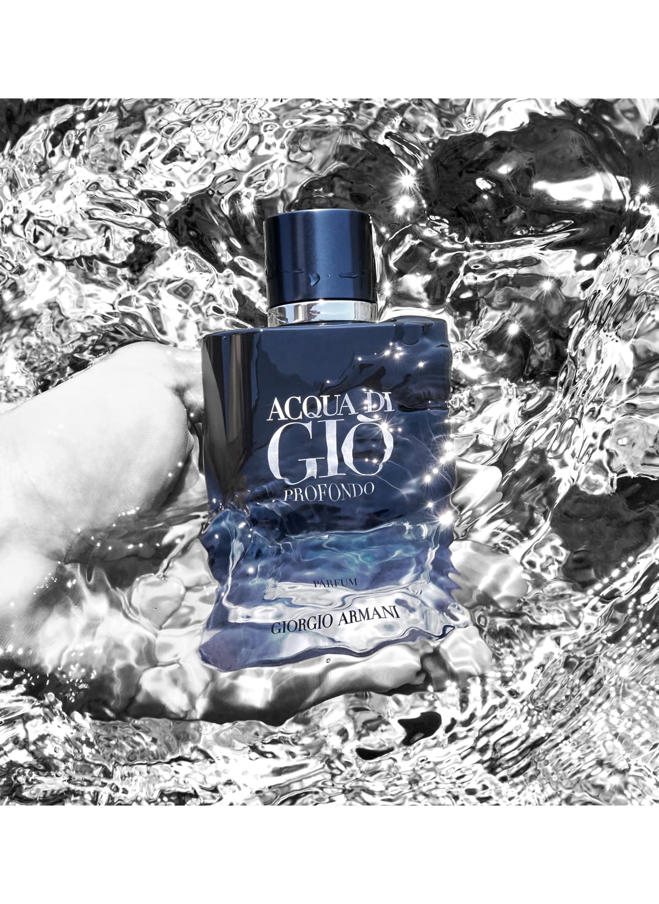 Armani Beauty Acqua di Gio Profondo frasco tapon azul, cierre elegante que evoca el océano.