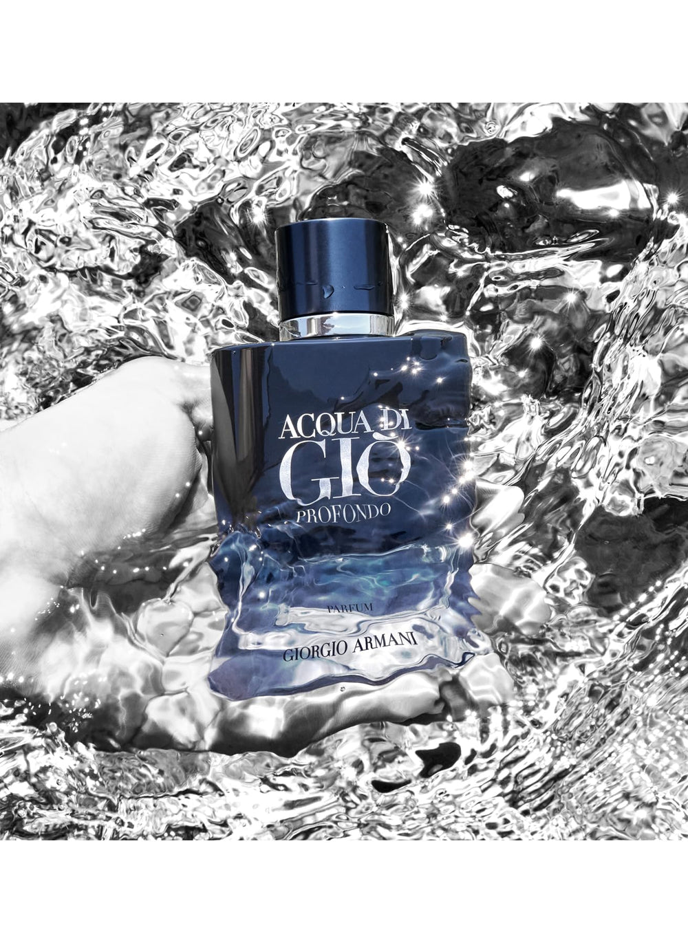 Armani Beauty Acqua di Gio Profondo frasco tapon azul, cierre elegante que evoca el océano.