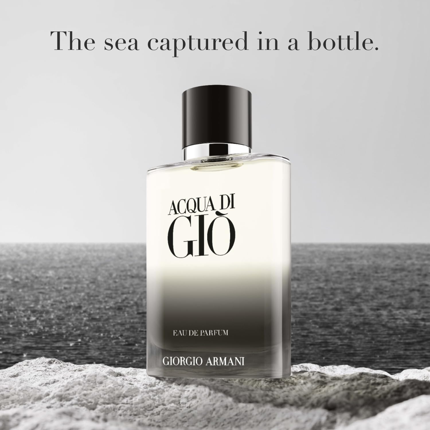 Armani Beauty Acqua di Gio: tapa con monograma para un toque distintivo.