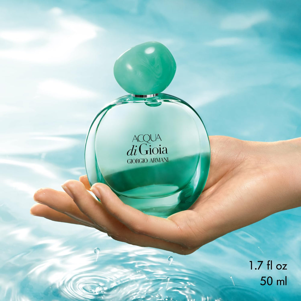 Armani Beauty Acqua di Gioia Intense, notas de bergamota brillantes para un inicio fresco.