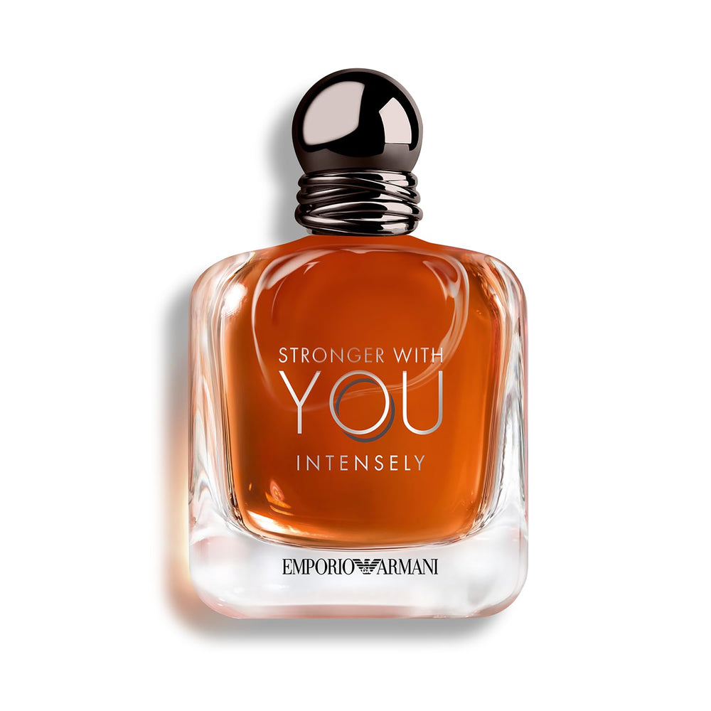 Armani Beauty Stronger With You Intensely, botella con líneas fuertes para presencia duradera