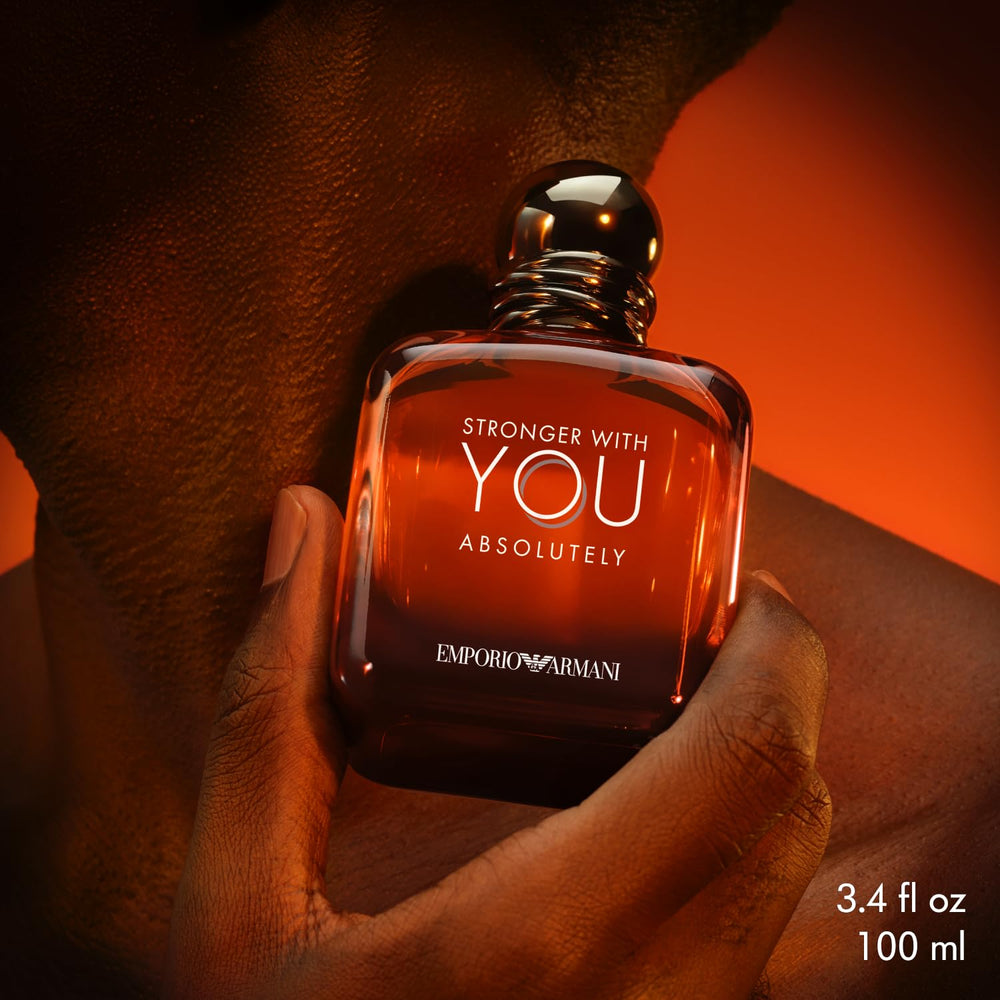 Armani Beauty Stronger with You Absolutamente, detalle notas ron para calidez aromática.