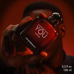 Armani Beauty Stronger with You: frasco de vidrio claro, ideal para uso diario.