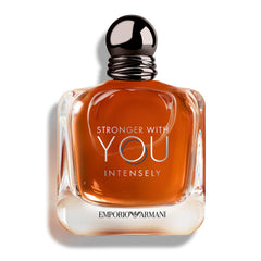 Armani Beauty Stronger With You Intensely, botella frontal para tu ritual diario.