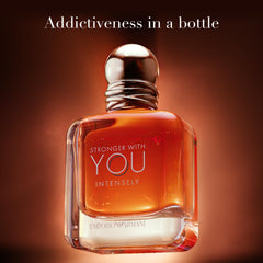 Armani Stronger With You Intensely, tapa de anillo doble simboliza unión y confianza.