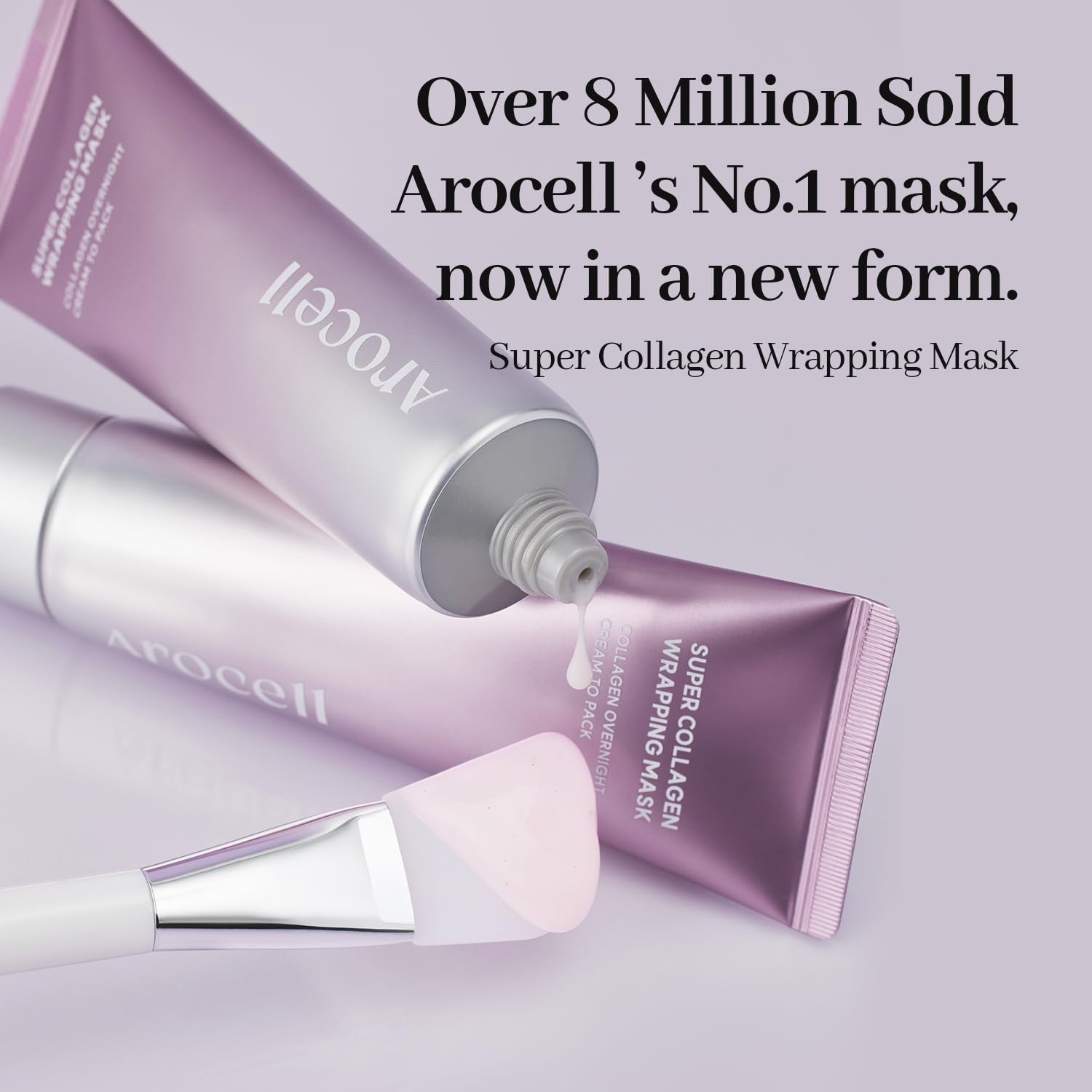 Aplicación suave de la mascarilla AROCELL OFFICIAL en la cara para hidratación