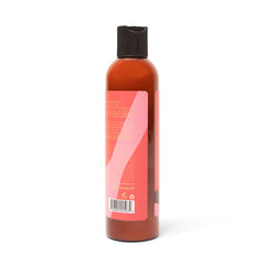 Textura cremosa del acondicionador Long & Luxe suavizando el cabello.