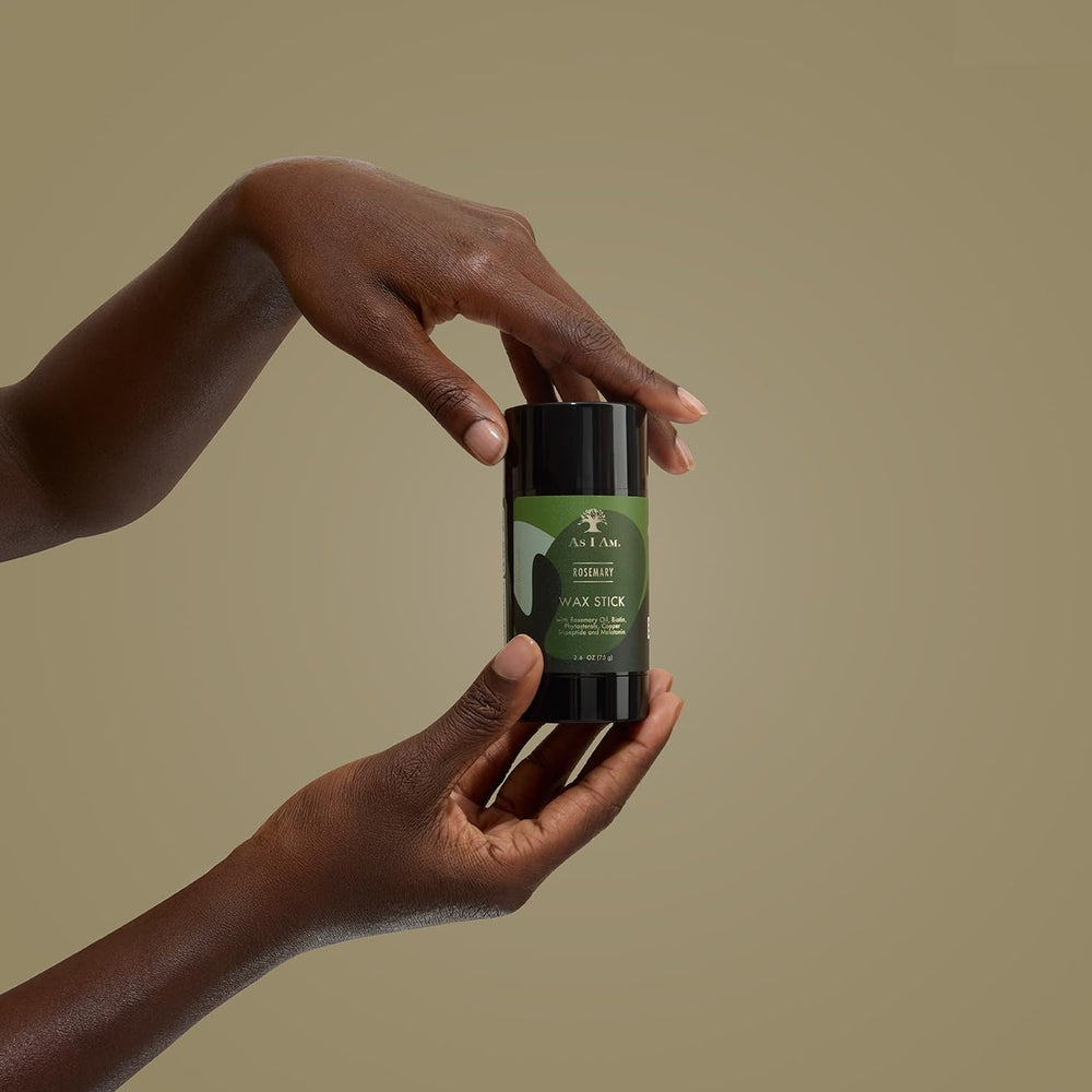As I Am Rosemary Wax Stick ayuda a controlar flyaways para peinados lisos y bordes definidos.