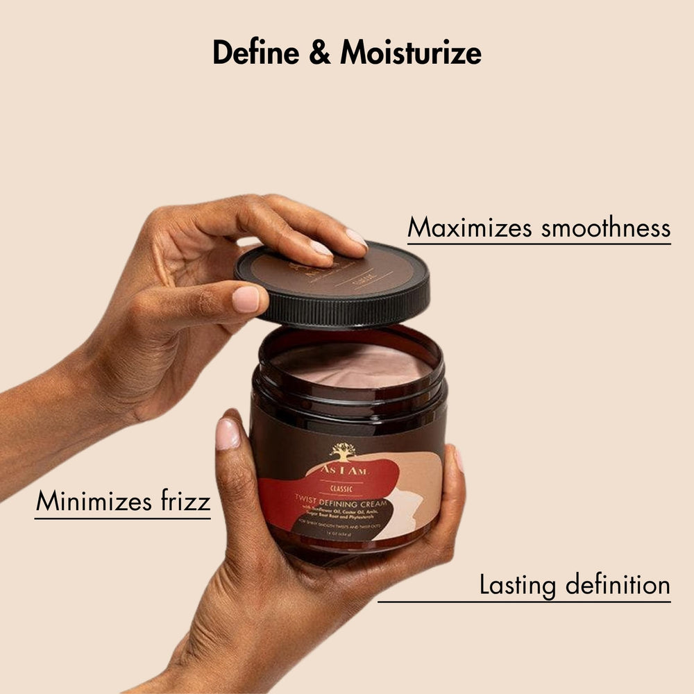 Aplicación con las manos para distribuir la crema en rizos con suavidad.