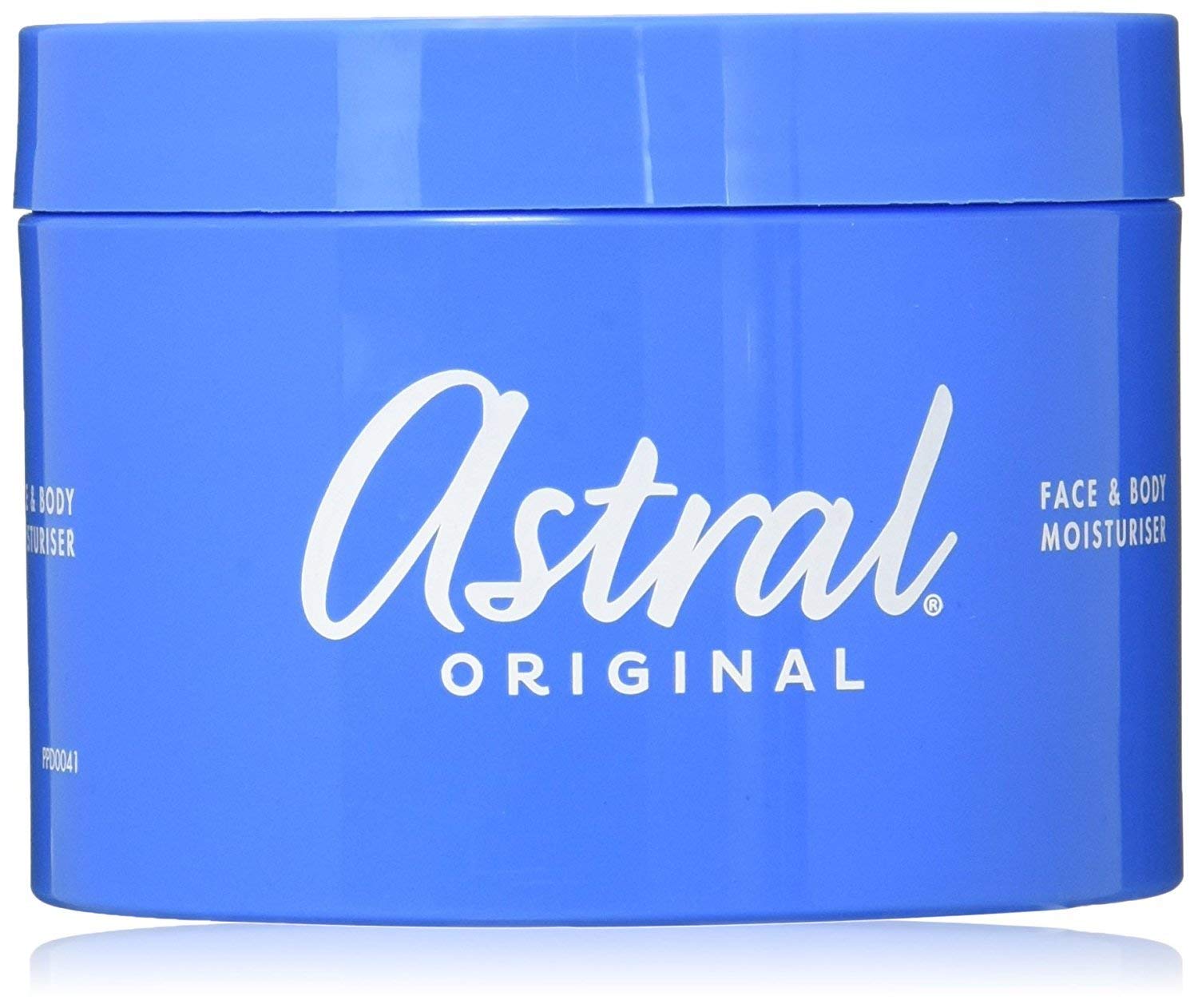 Crème hydratante Astral 500 ml en flacon, hydratation durable et nourrissante.